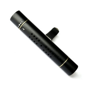 Черный диффузор в салон автомобиля со сменными стиками