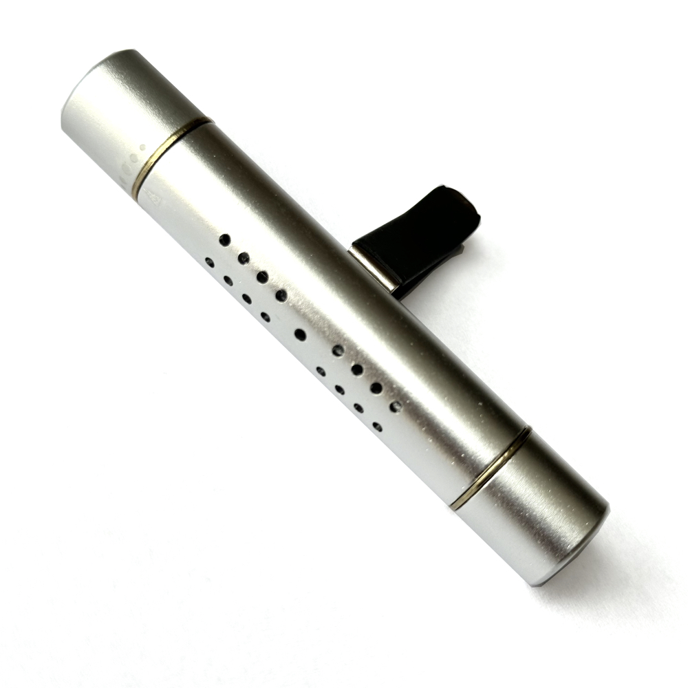 Серебряный диффузор в салон автомобиля со сменными стиками