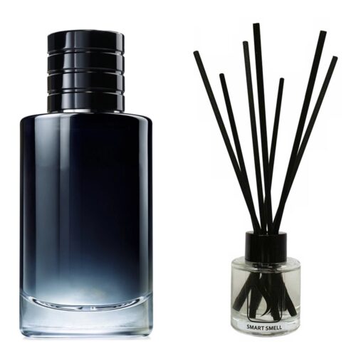 Аромадиффузор 50 мл c аналогом Christian Dior, Sauvage. Товар на фото справа, слева – пример оригинального флакона.