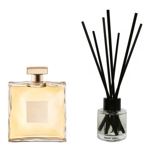 Аромадиффузор 50 мл c аналогом Chanel, Gabrielle. Товар на фото справа, слева – пример оригинального флакона.