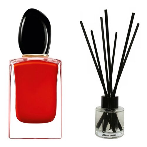 Аромадиффузор 50 мл c аналогом Giorgio Armani, Si Passione. Товар на фото справа, слева – пример оригинального флакона.