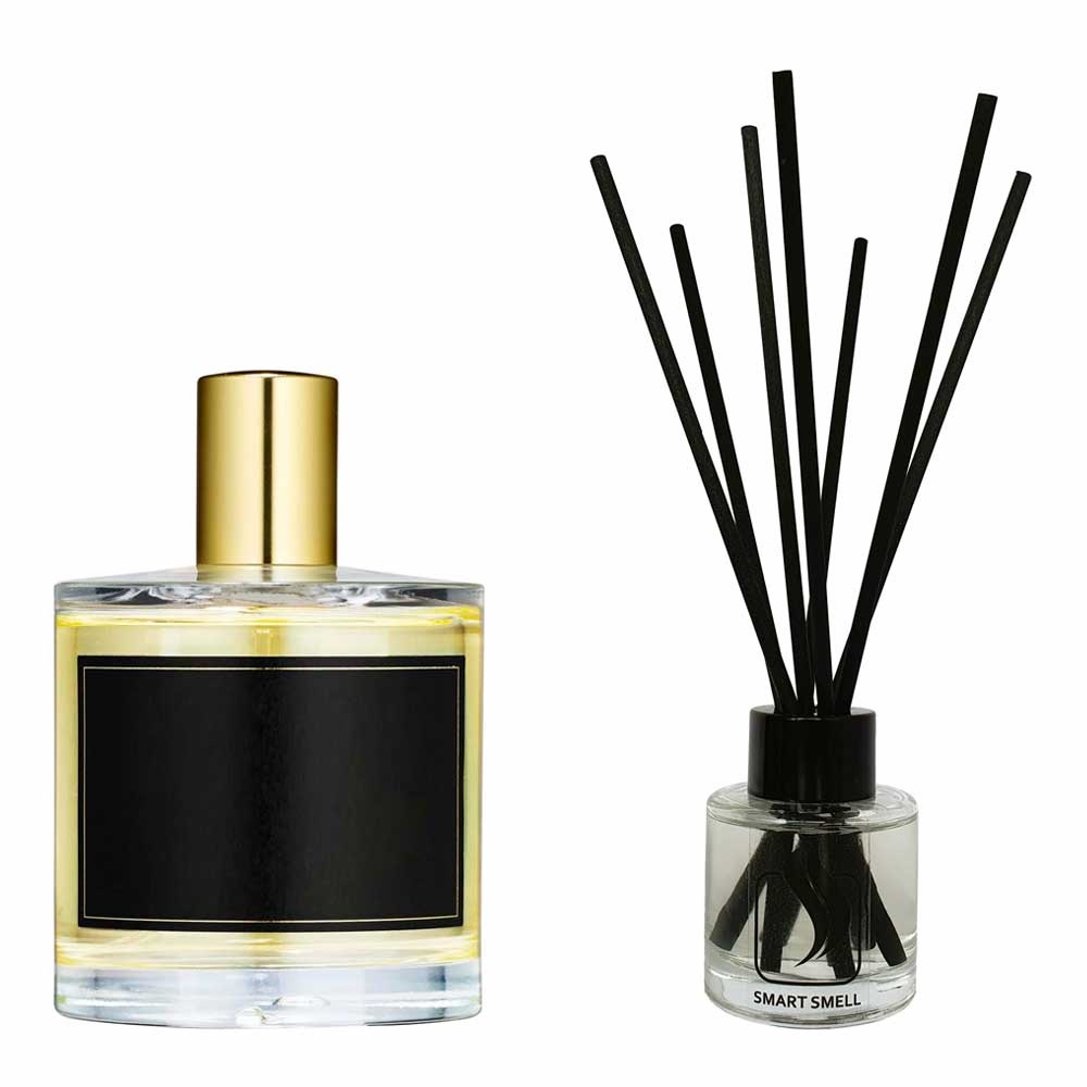 Аромадифузор 50 мл з аналогом Zarkoperfume, Molecule №8. Товар на фото праворуч, ліворуч - приклад орігінального флакону.